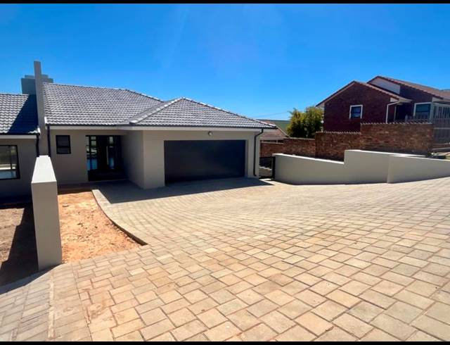 3 BEDROOM TOWNHOUSE FOR SALE IN FRAAIUITSIG